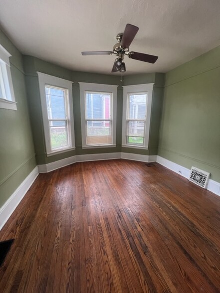 Dinning Room - 243 Union Ave SE