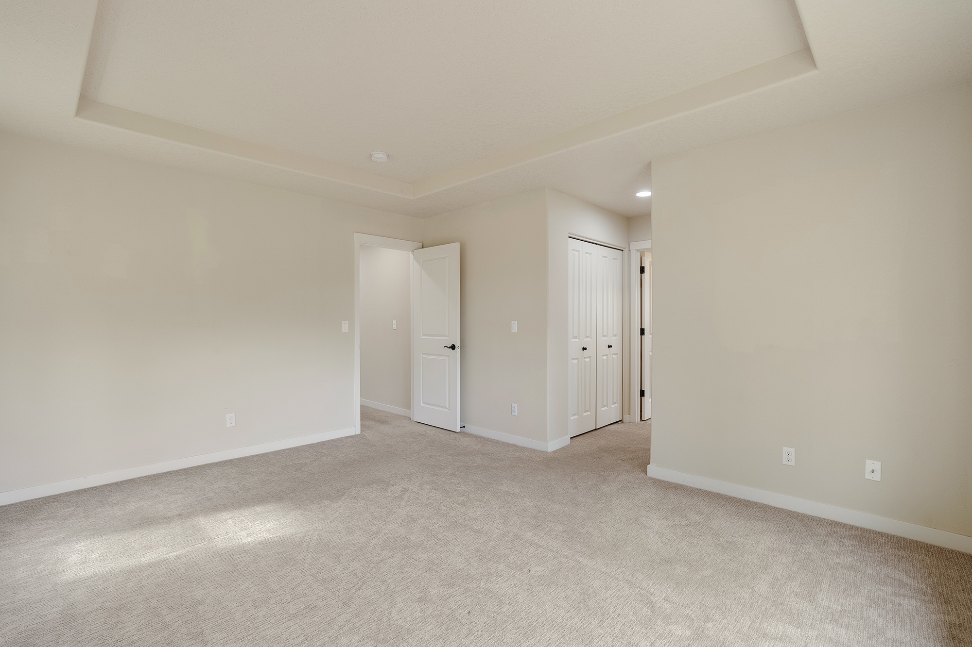 Building Photo - 28616 Greenway Dr