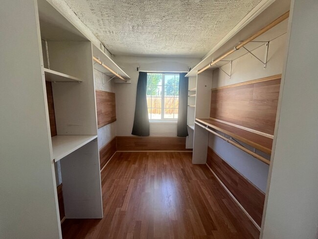 Building Photo - Located in the Heart of Tehachapi!