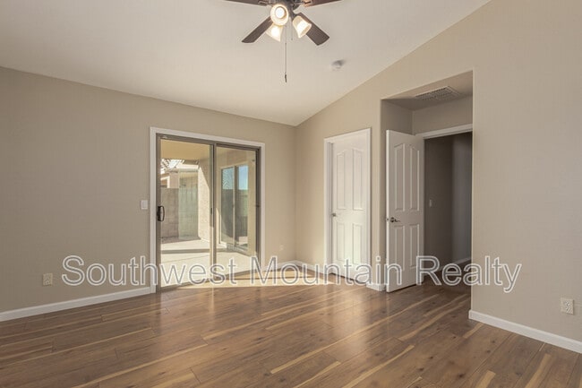 Building Photo - 3625 E Del Rio Dr