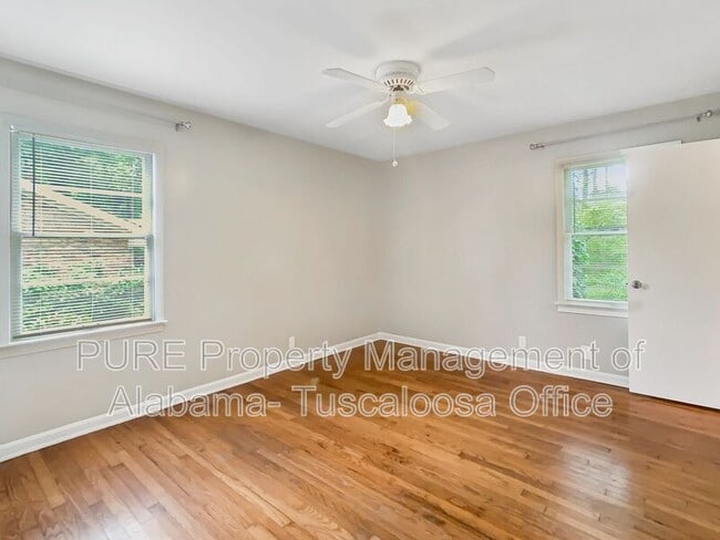 Building Photo - 3613 Mayfair Dr