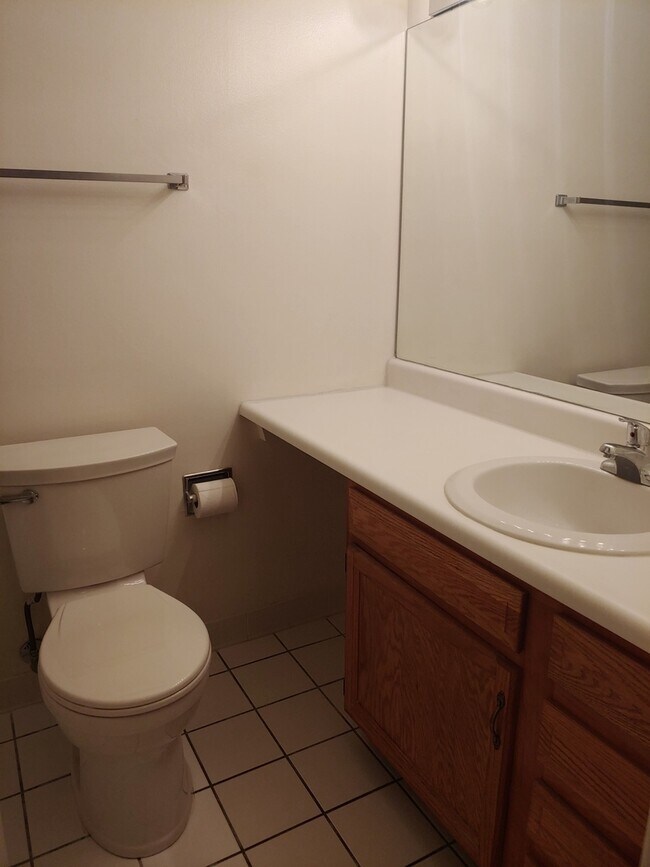 Building Photo - 5820 Oakwood Dr