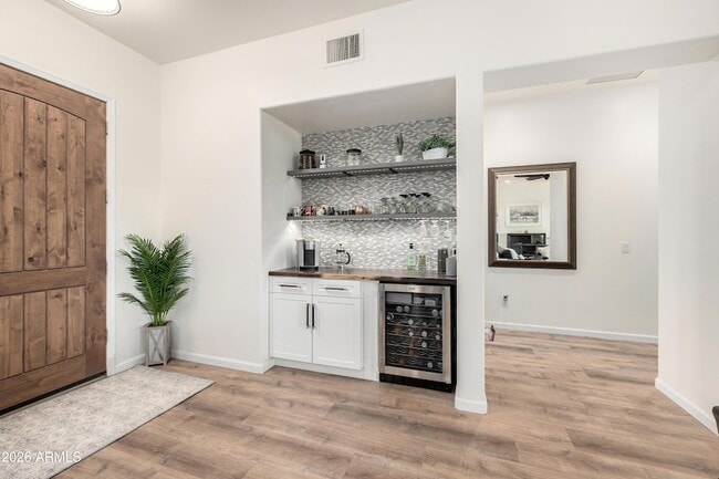 Building Photo - 1415 W Lavitt Ln