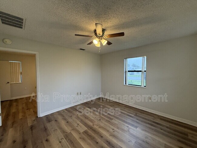 Building Photo - 195 Cardinal Dr
