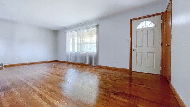Building Photo - 3952 S 43rd St