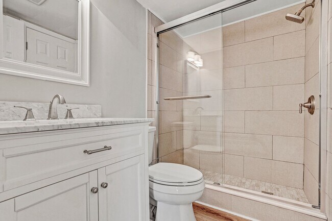 Building Photo - 2 Bed 1.5 bath Condo - Close to UNC!  Beautifully Renovated-MOVE IN READY! $500 off first month's...