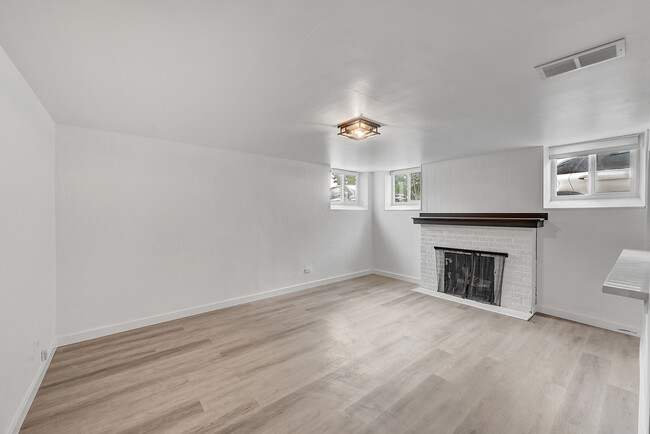 Building Photo - 3143 Sheridan Boulevard
