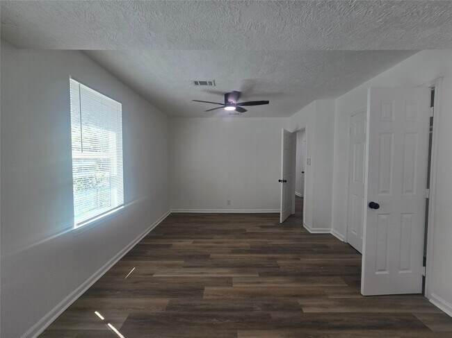 Building Photo - 5102 Avenue L