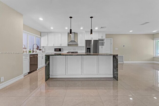 Building Photo - 10820 SW 40th St