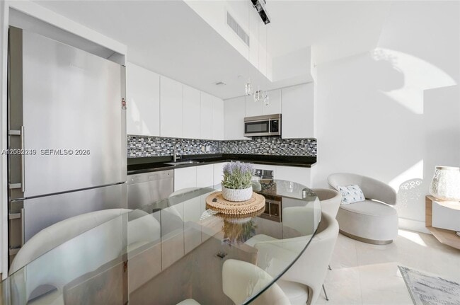 Building Photo - 92 SW 3rd St