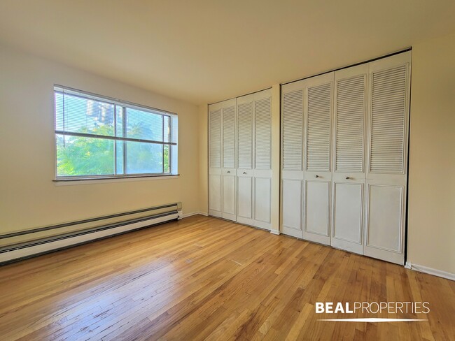 Building Photo - 660 W Wrightwood Ave