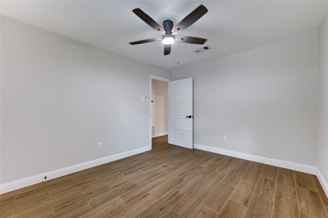 Building Photo - 3538 Truxton Dr
