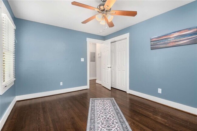 Building Photo - 2046 Settle Cir SE