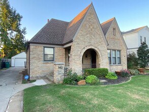 Building Photo - 2 Bedroom 2 Bathroom plus Bonus Room with ALL Appliances Included
