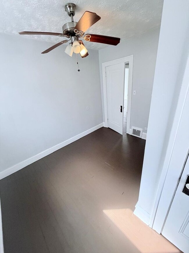 Building Photo - Spacious 4-Bedroom Single-Family Home with 2-Car Garage in Cleveland Heights