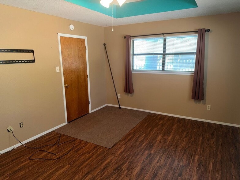 Building Photo - 2708 Cedarhill St
