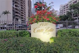 Building Photo - 1450 Brickell Bay Dr