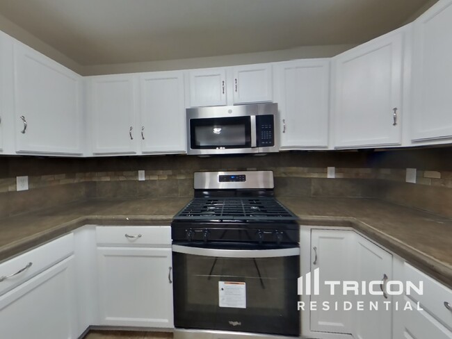 Building Photo - 721 Valley Meadows Dr