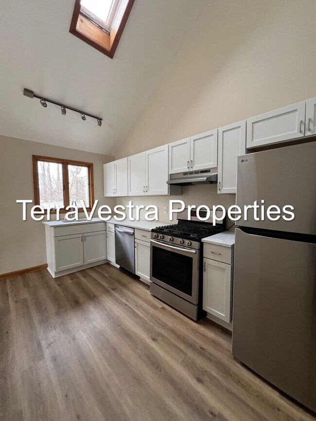 Building Photo - 1901 SE Blvd