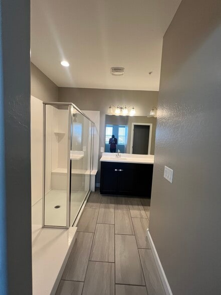 Building Photo - 1255 N Arizona Ave