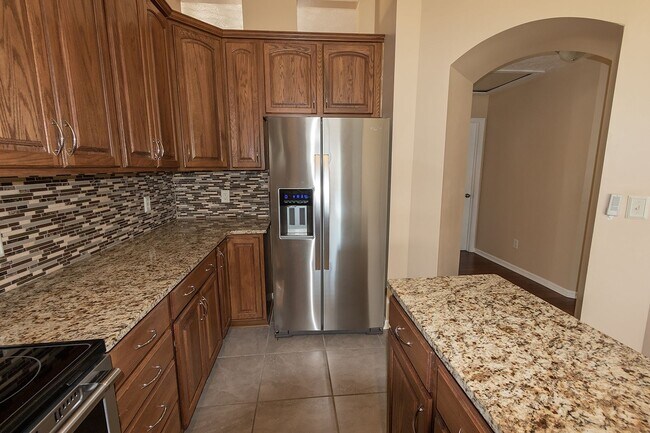 Building Photo - Home for rent in Hghland Ridge