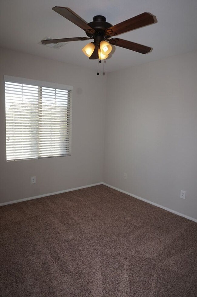 Building Photo - Beautiful Four Bedroom Home in Mountain`s Edge.