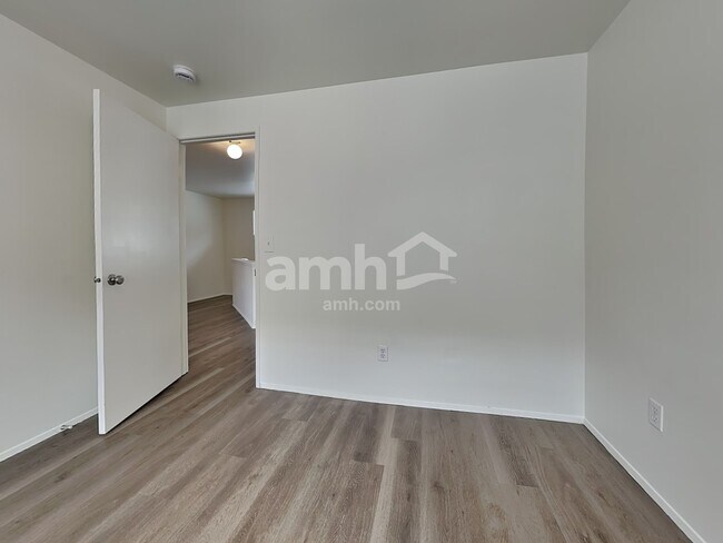 Building Photo - 18631 29th Ave E