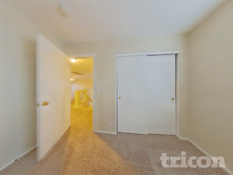 Building Photo - 1388 S Portland Ave