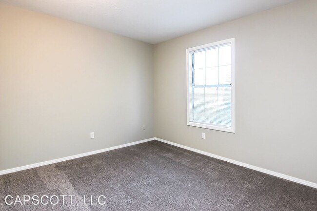 Building Photo - 2821 SE 50th Ave