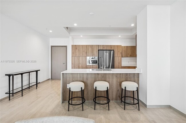 Building Photo - 10281 W Bay Harbor Dr