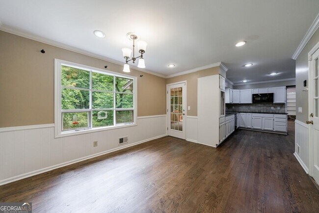 Building Photo - 10565 Shallowford Rd