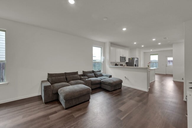 Building Photo - 16435 Big Hickory Dr