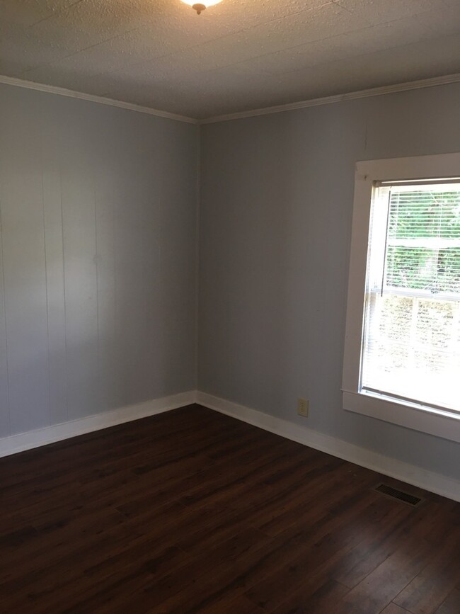 Building Photo - Your Own Home and Yard Centrally Located 3...