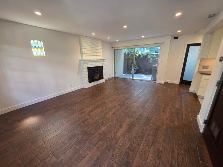 Building Photo - 8227 Redlands St