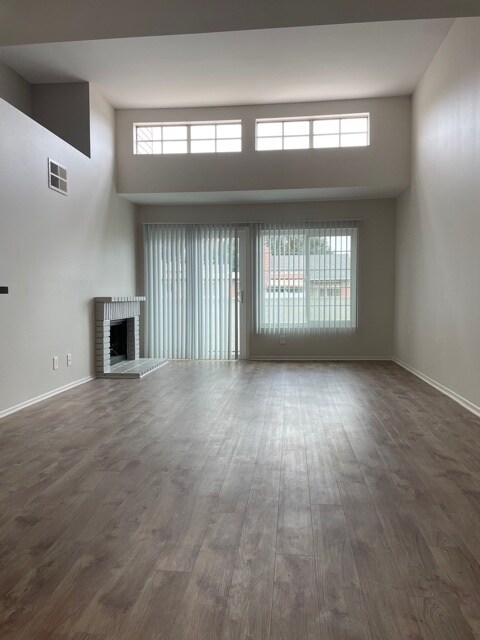 Building Photo - 20235 Keswick St