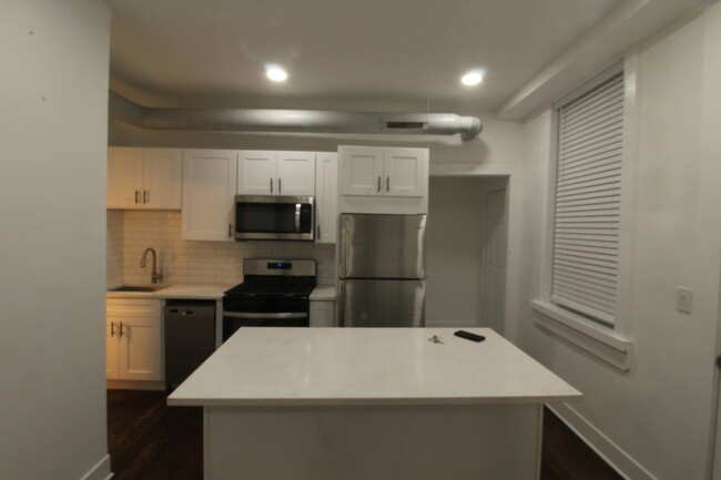 Building Photo - 1362 N Bosworth Ave