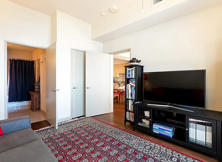 Building Photo - 388 E Ocean Blvd