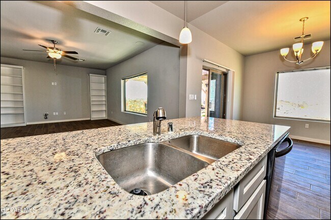 Building Photo - 6952 Black Mesquite Dr