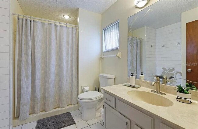 Building Photo - 7316 Caladesia Dr