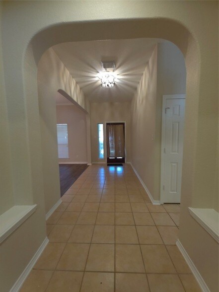 Building Photo - 21219 Willow Glade Dr