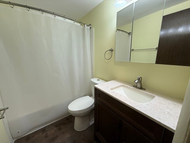 Building Photo - 1460 Fairlane Dr