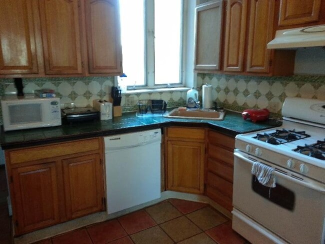 Building Photo - Awesome value four bedroom in Brookline