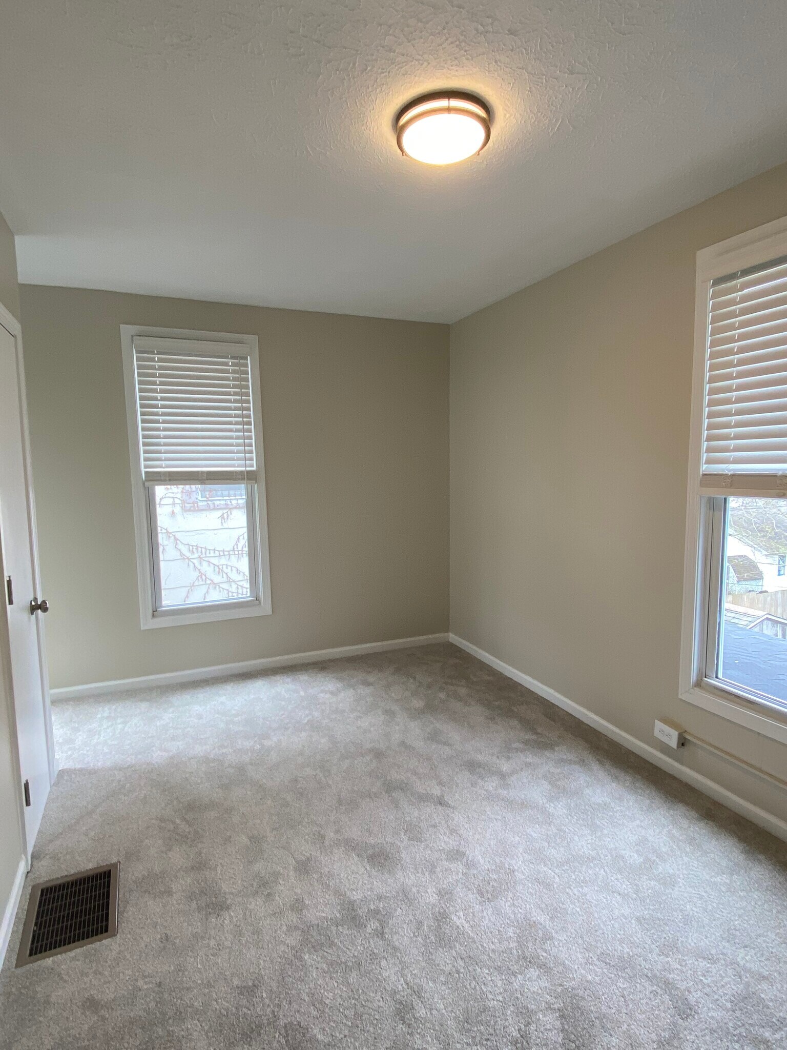 Building Photo - 642 Perrin Ave