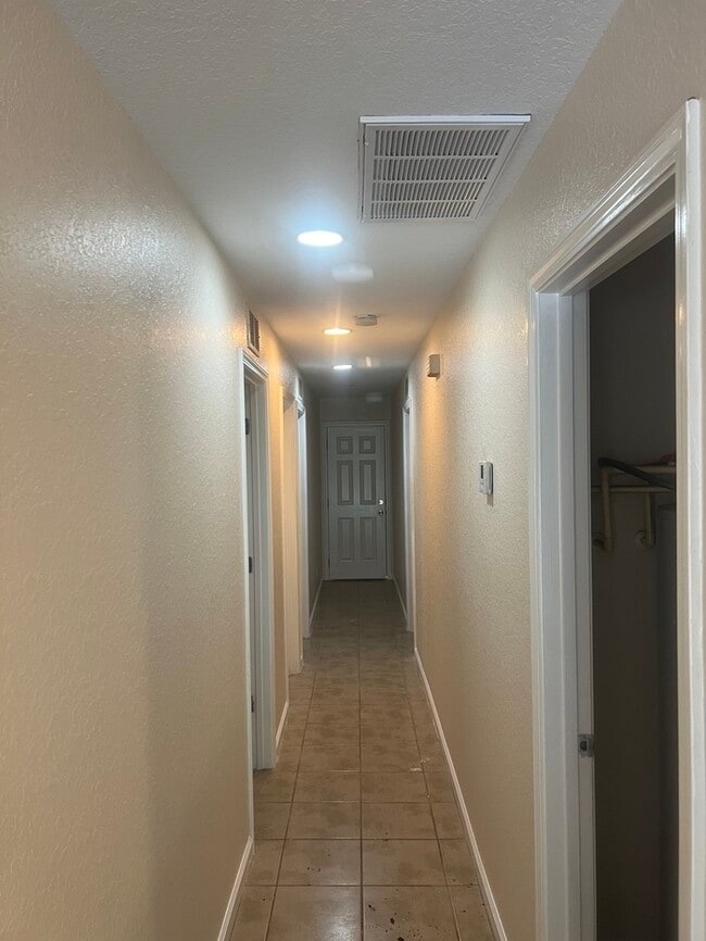 Building Photo - Beautiful 3/2 Duplex in Bay St. Louis MS