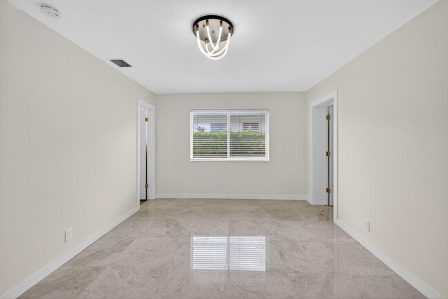 Building Photo - 4442 Sea Grape Dr