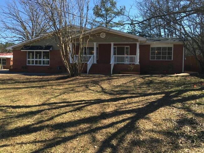 Primary Photo - 1921 Atlanta Hwy