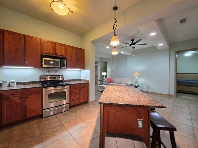 Building Photo - Ground floor 2/2 at The Enclave at Oak Hill