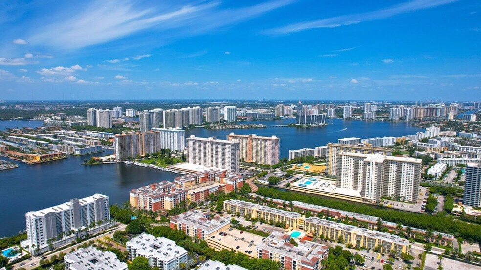 Building Photo - 16711 Collins Ave