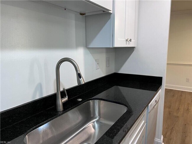 Building Photo - 947 Wildwood Square Ct