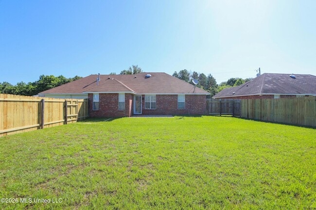 Building Photo - 1123 Bullrun Dr